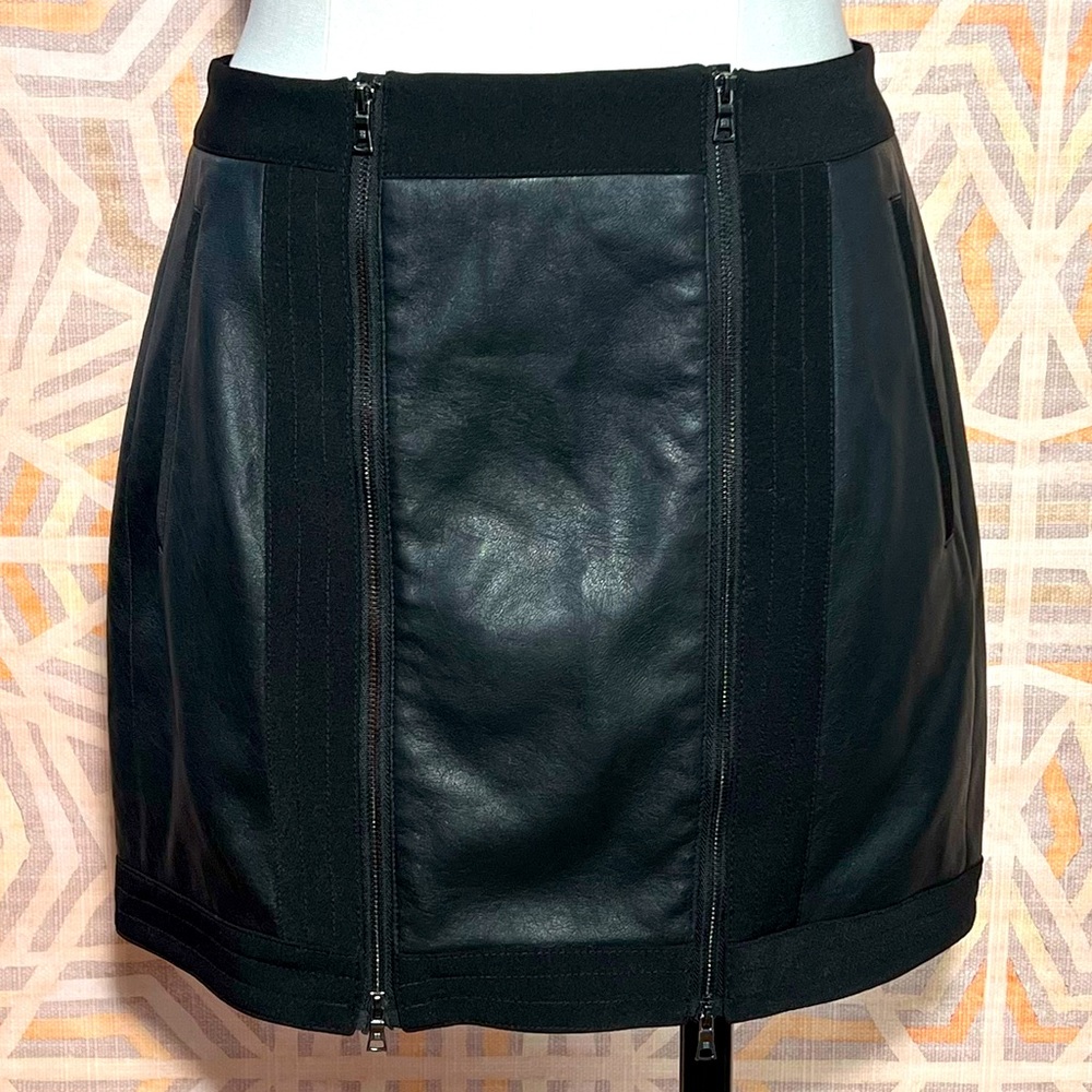 BCBG Faux Leather Zip Skirt-sz Small NWT